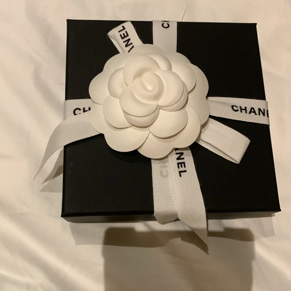 Authentic Brand new,authentic Chanel White Pearl Necklace with pouch, box,ribbon - Picture 13 of 13